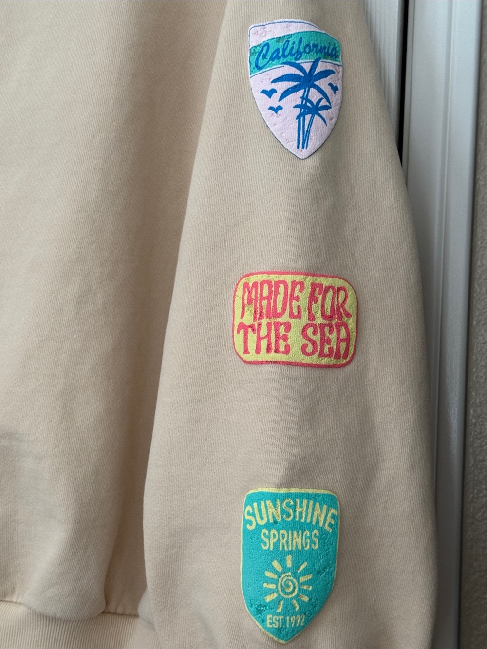 Daydreamer LA Beige Beach Themed Travel Patch Crewneck Sweatshirt Oversized OS - Picture 7 of 11